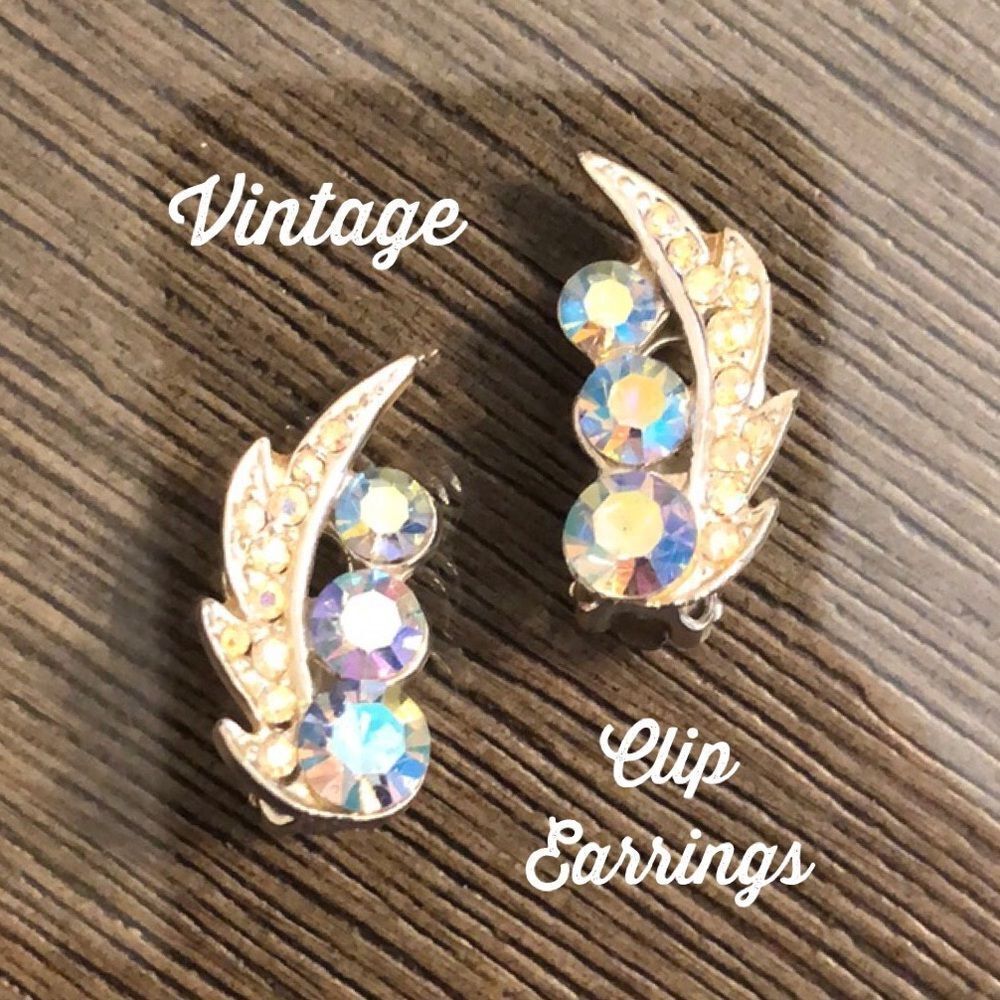 Vintage Leave Design Aurora Borealis Rhinestone Clip Earrings